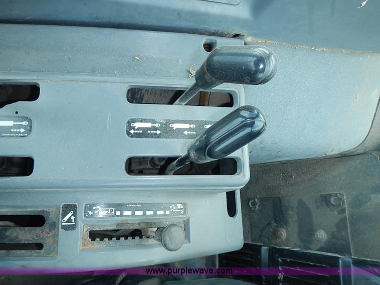 image for item J3167 1998 New Holland 7740 tractor