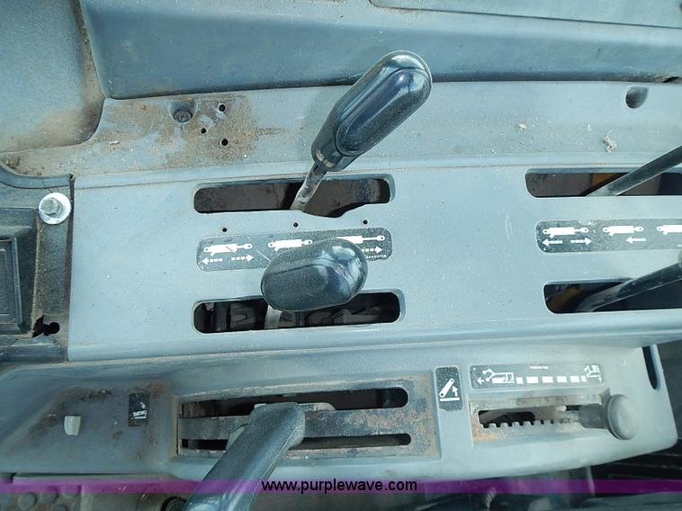 image for item J3167 1998 New Holland 7740 tractor