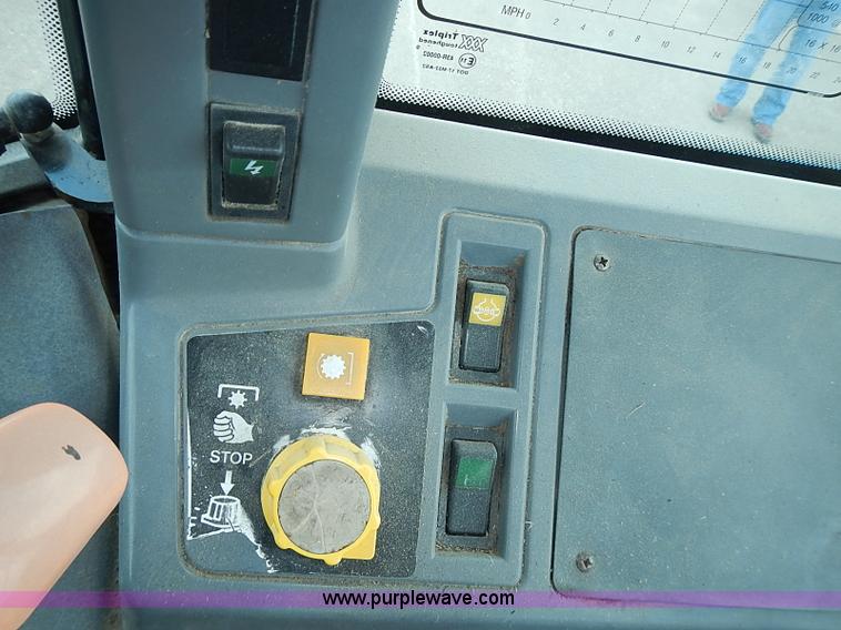 image for item J3167 1998 New Holland 7740 tractor