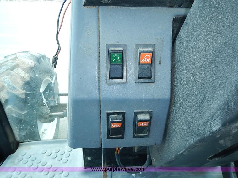 image for item J3167 1998 New Holland 7740 tractor