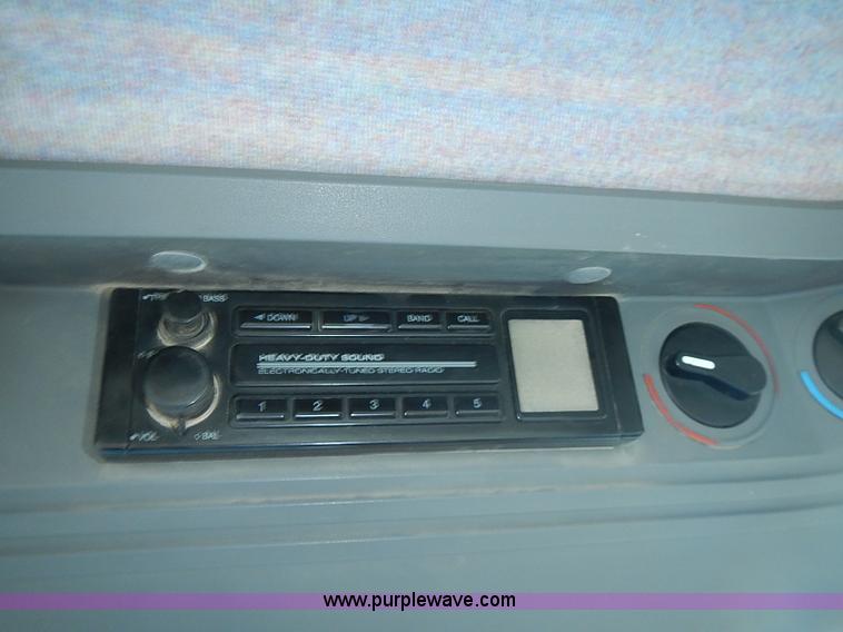 image for item J3167 1998 New Holland 7740 tractor