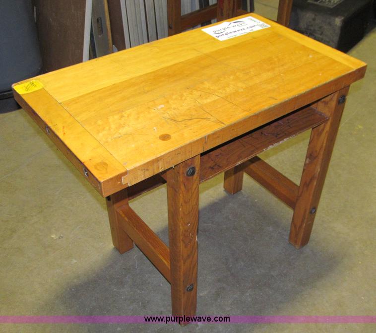 Wood table in Des Moines, IA Item J3452 sold Purple Wave
