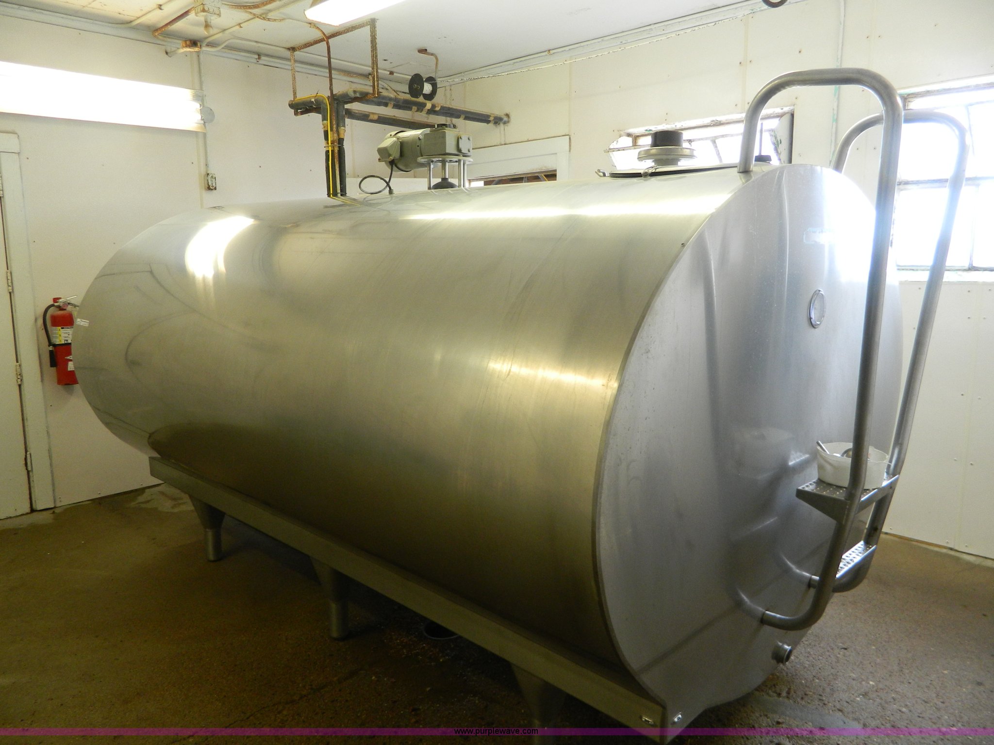 Stainless steel 1,500 gallon milk parlor tank in Hays, KS Item AL9795