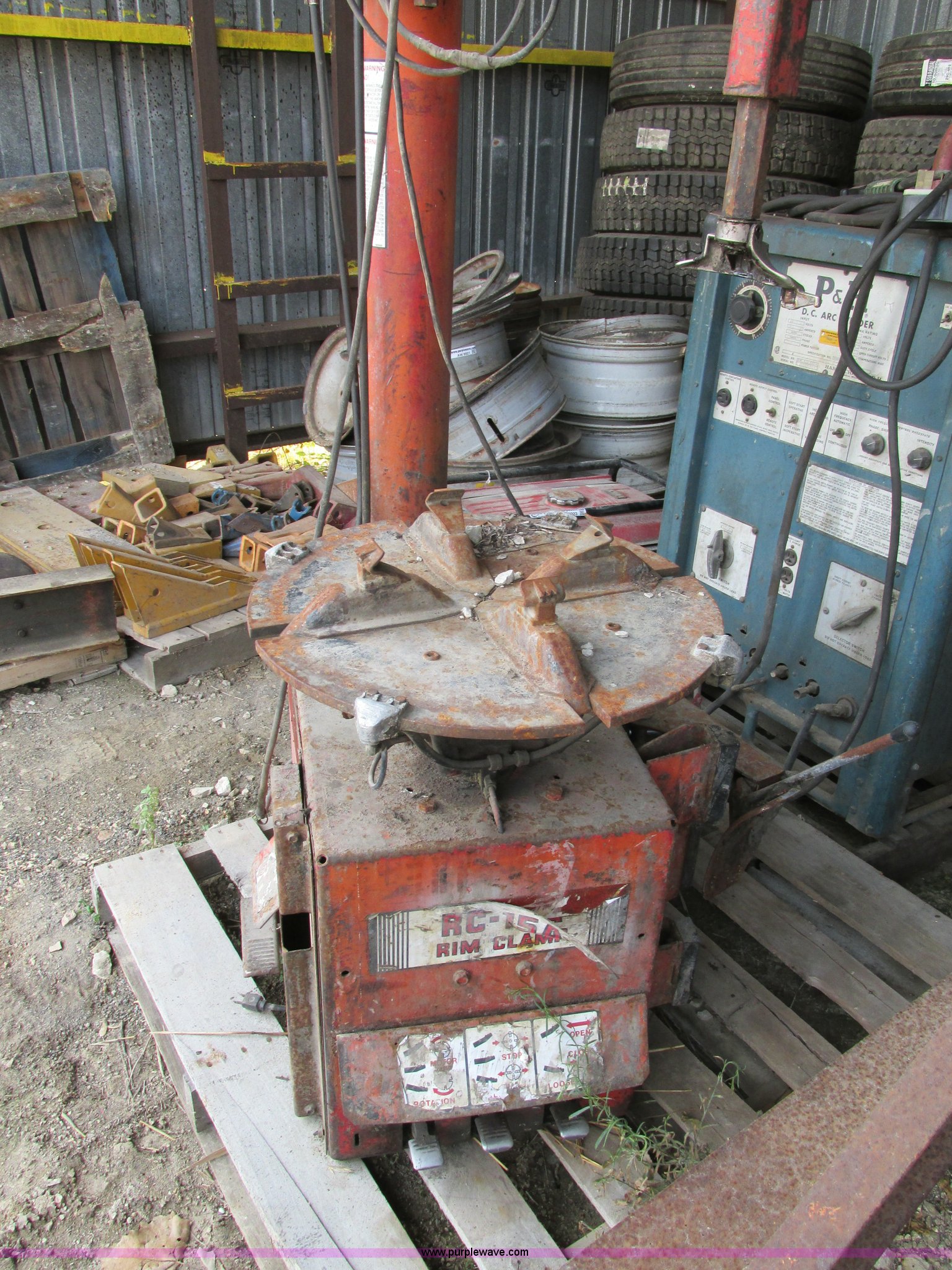 Coats RC15A tire machine in Union, MO Item AW9926 sold Purple Wave