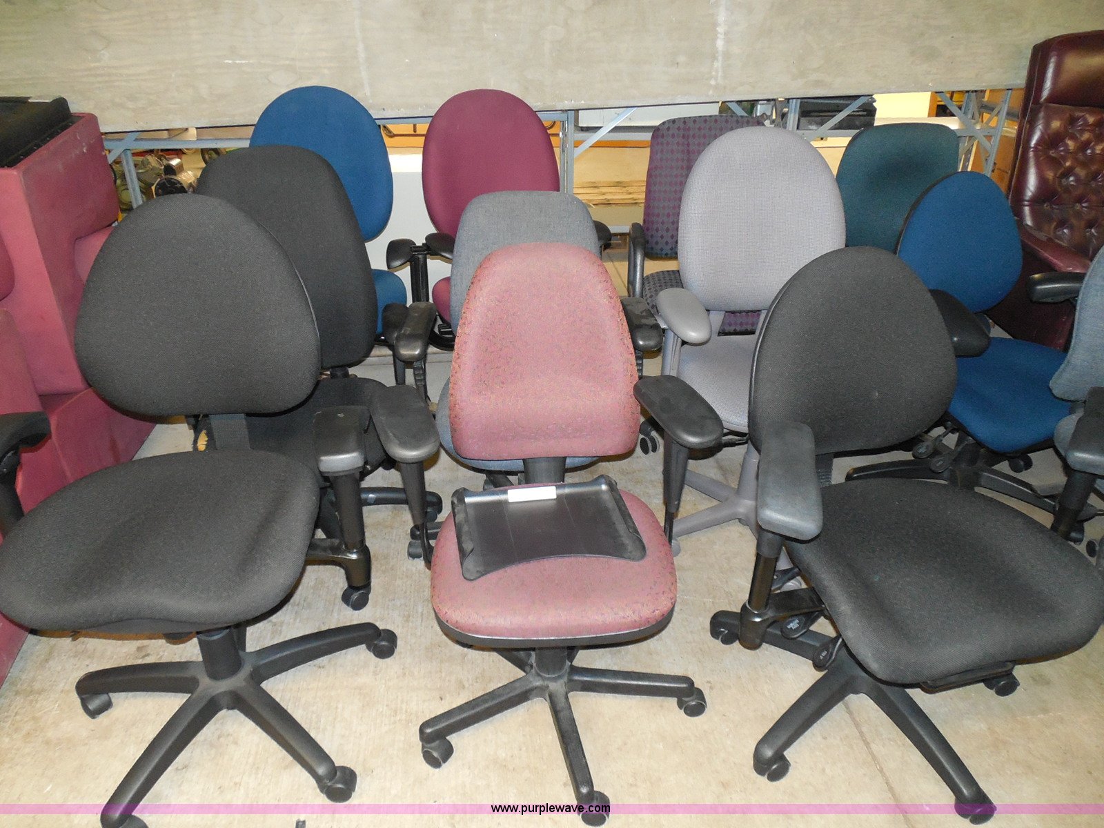 Assorted office chairs in Wichita, KS Item BE9996 sold Purple Wave