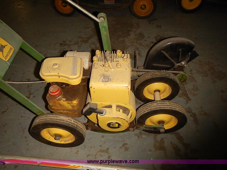 image for item BA9645 Assorted lawn and garden equipment