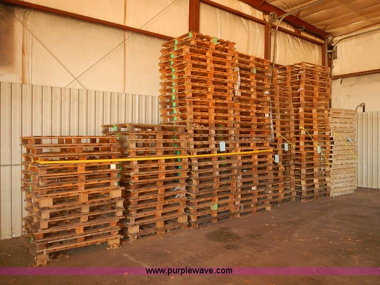 image for item BA9655 Approx 1,389 wooden European style pallets