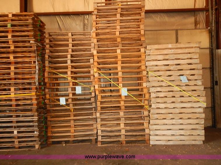 image for item BA9655 Approx 1,389 wooden European style pallets