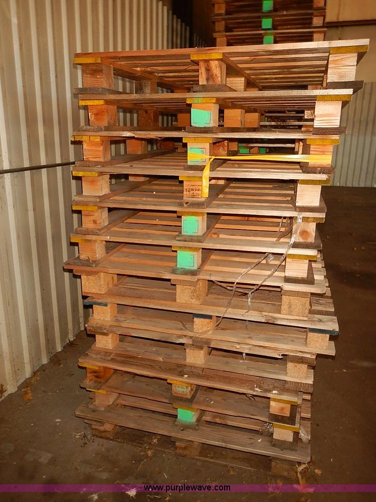 image for item BA9655 Approx 1,389 wooden European style pallets