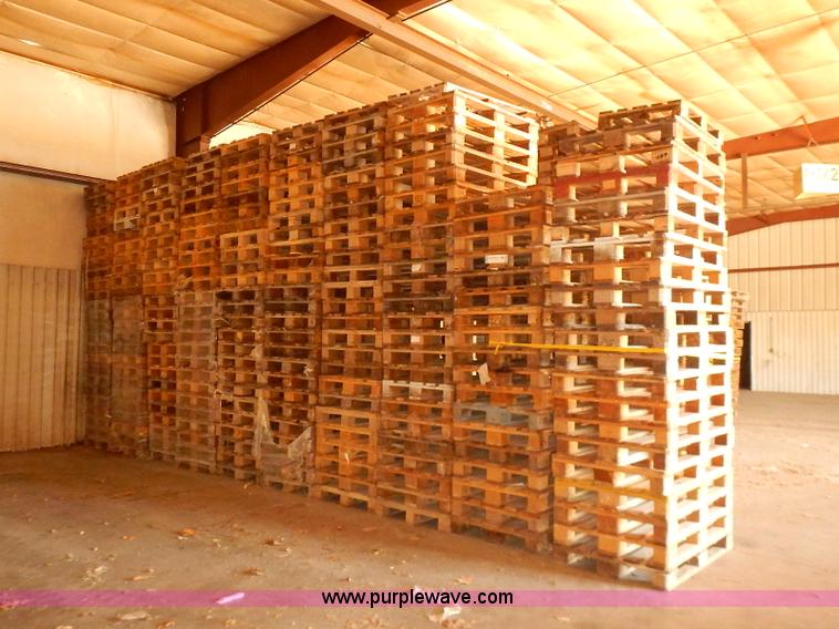 image for item BA9655 Approx 1,389 wooden European style pallets