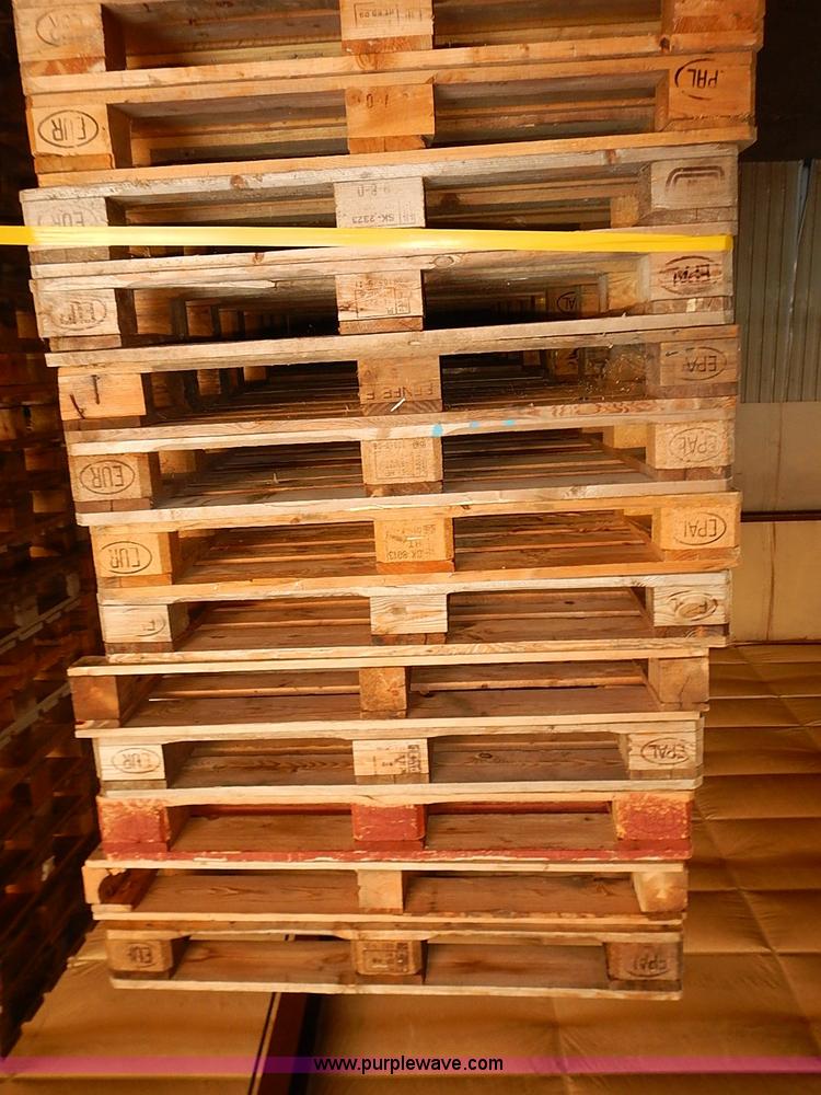 image for item BA9655 Approx 1,389 wooden European style pallets