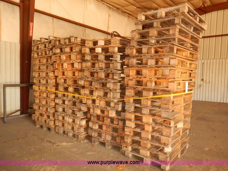 image for item BA9655 Approx 1,389 wooden European style pallets