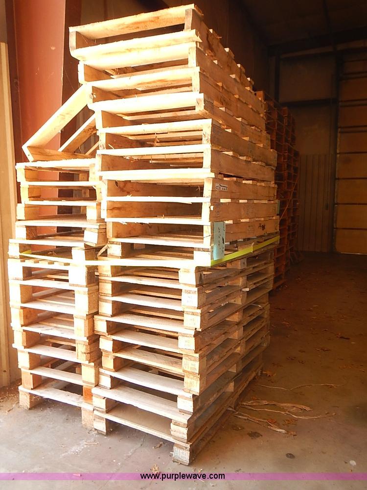 image for item BA9655 Approx 1,389 wooden European style pallets