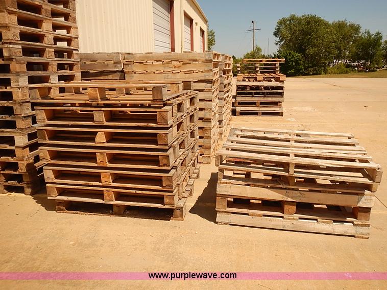 image for item BA9655 Approx 1,389 wooden European style pallets