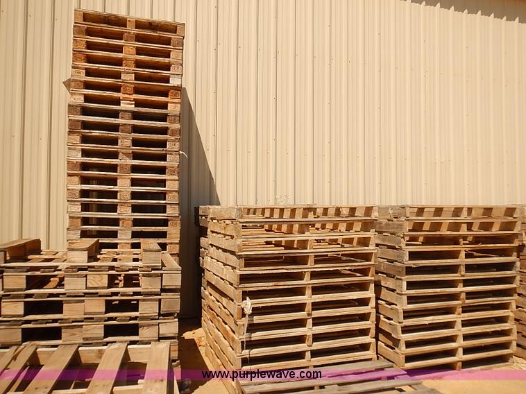image for item BA9655 Approx 1,389 wooden European style pallets