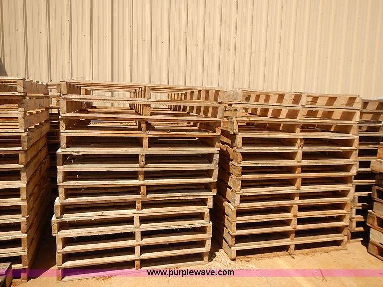 image for item BA9655 Approx 1,389 wooden European style pallets