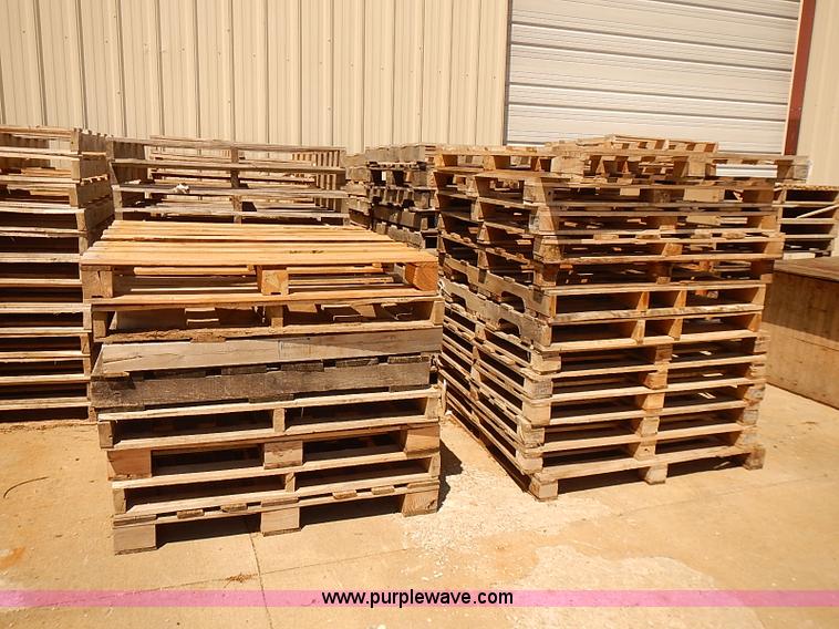 image for item BA9655 Approx 1,389 wooden European style pallets