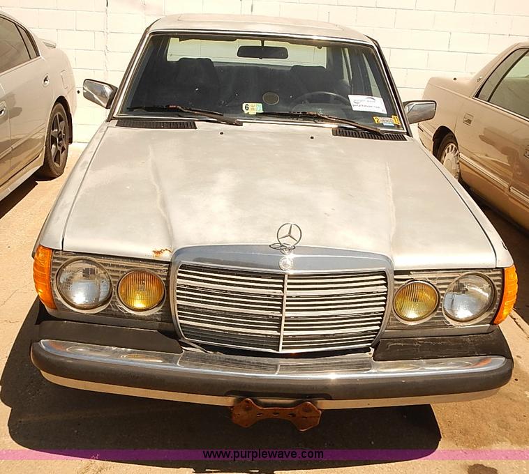 image for item I3503 1983 Mercedes Benz 300D
