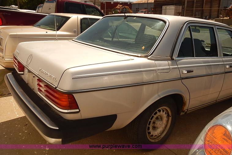 image for item I3503 1983 Mercedes Benz 300D