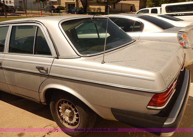 image for item I3503 1983 Mercedes Benz 300D