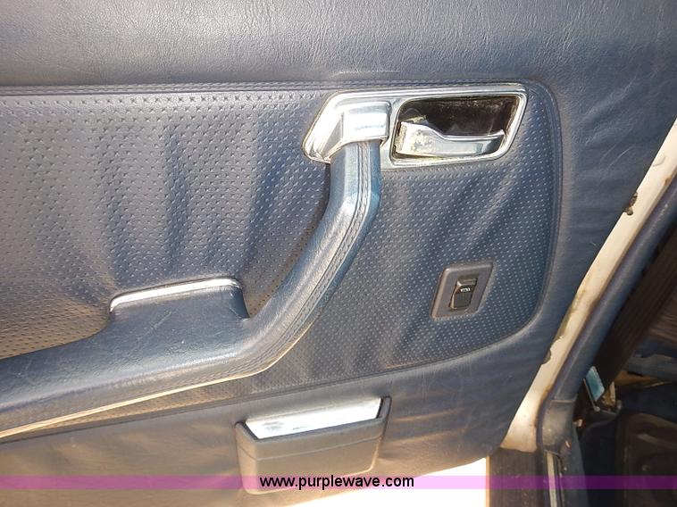 image for item I3503 1983 Mercedes Benz 300D