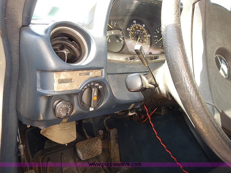 image for item I3503 1983 Mercedes Benz 300D