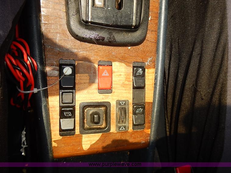 image for item I3503 1983 Mercedes Benz 300D