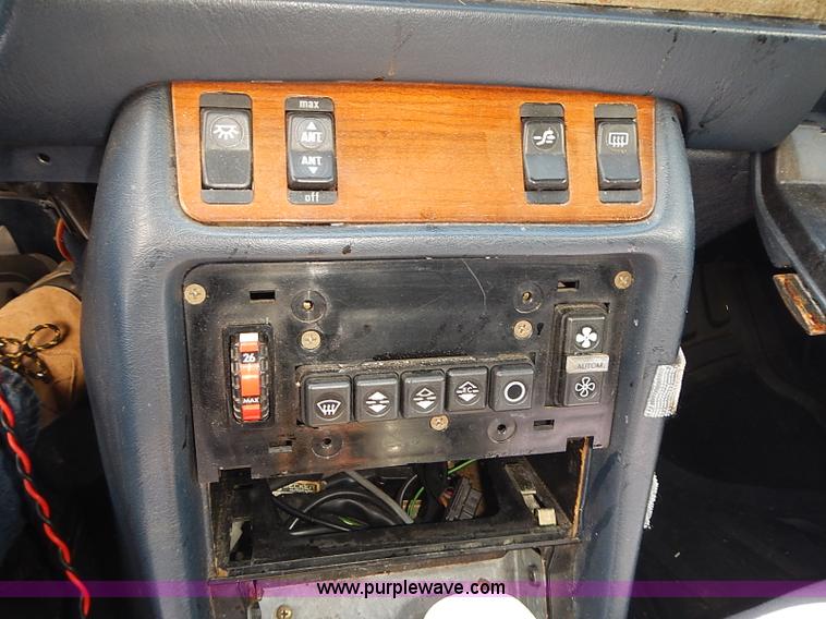 image for item I3503 1983 Mercedes Benz 300D