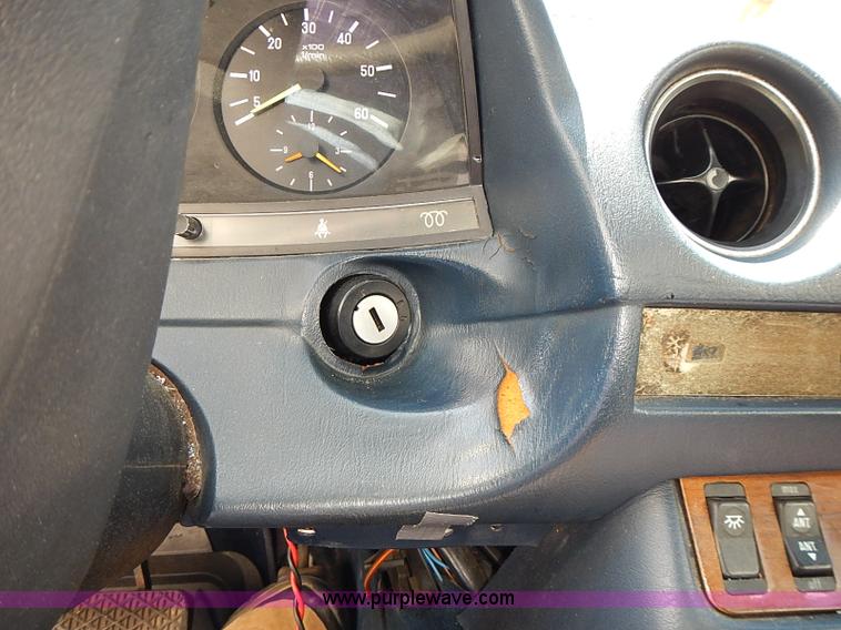 image for item I3503 1983 Mercedes Benz 300D