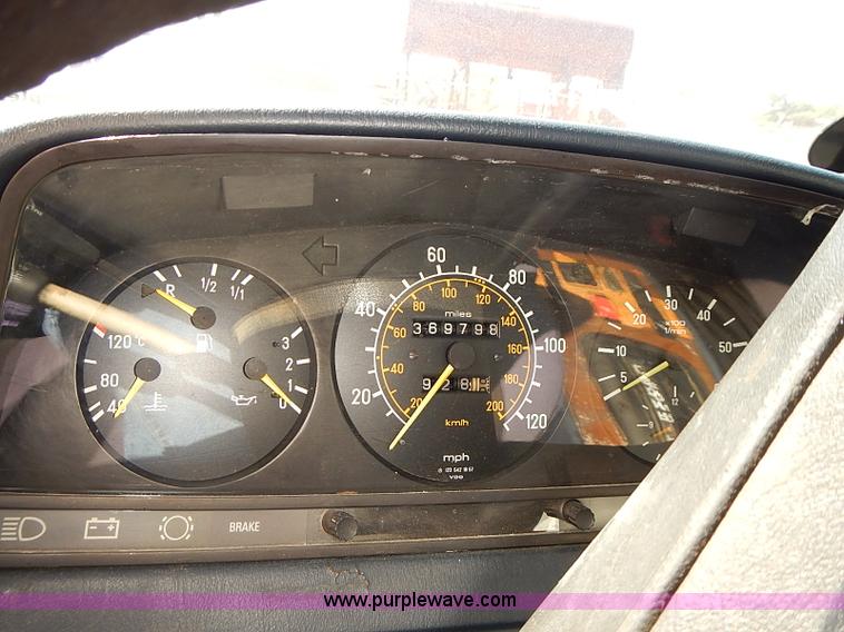 image for item I3503 1983 Mercedes Benz 300D