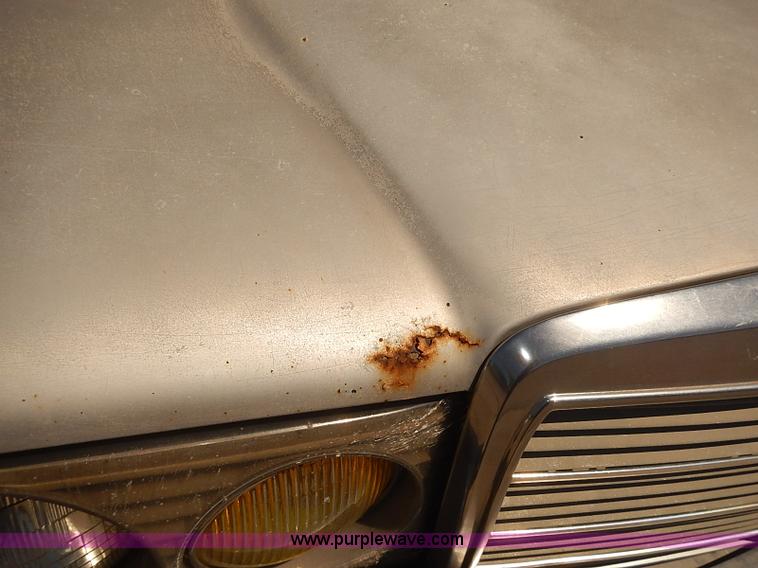 image for item I3503 1983 Mercedes Benz 300D