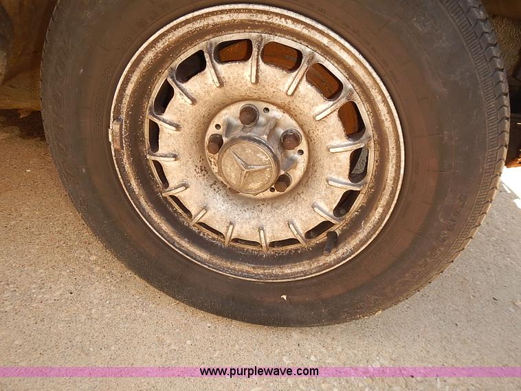 image for item I3503 1983 Mercedes Benz 300D