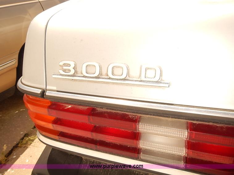 image for item I3503 1983 Mercedes Benz 300D