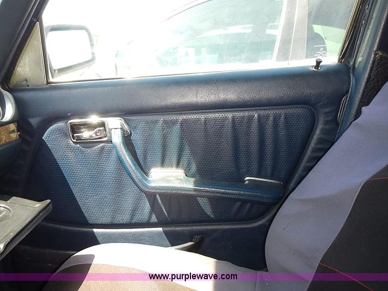 image for item I3503 1983 Mercedes Benz 300D