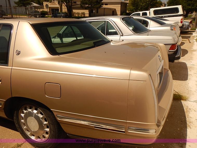 image for item I3504 1998 Cadillac DeVille