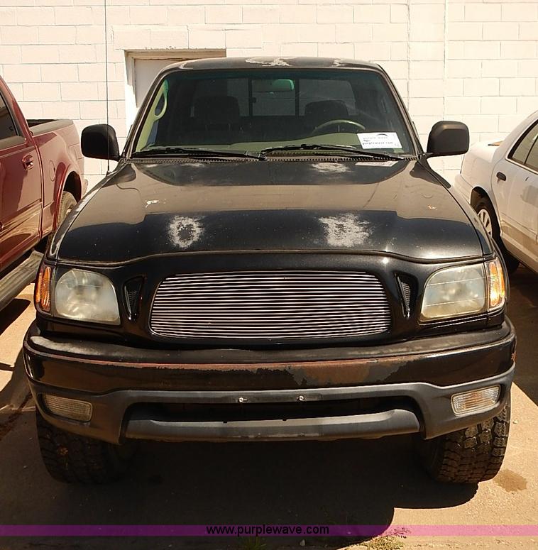 image for item I3506 2002 Toyota Tacoma pickup