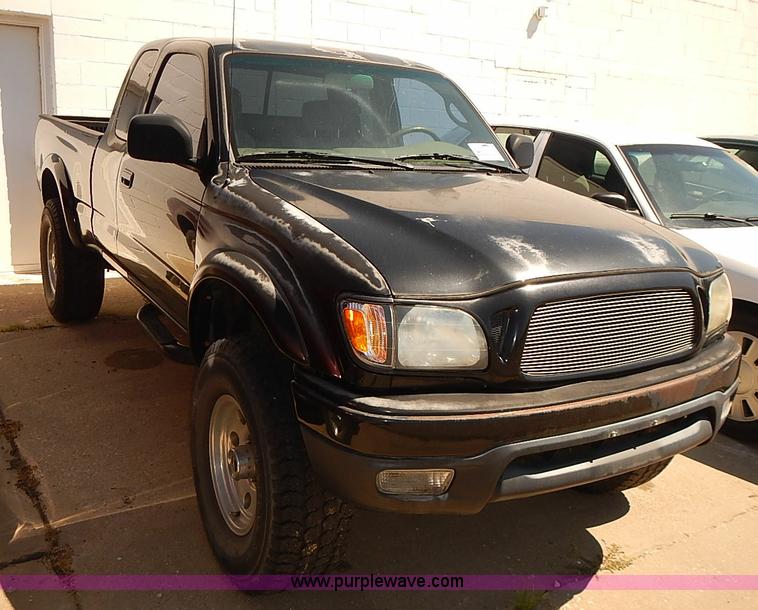 image for item I3506 2002 Toyota Tacoma pickup