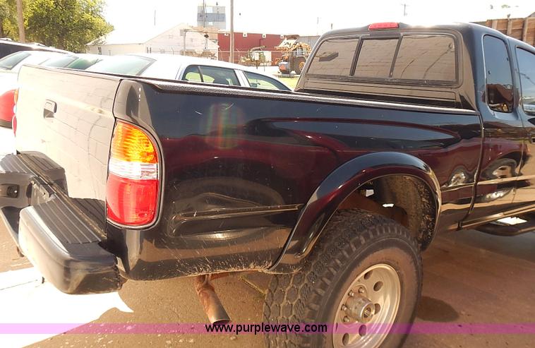 image for item I3506 2002 Toyota Tacoma pickup