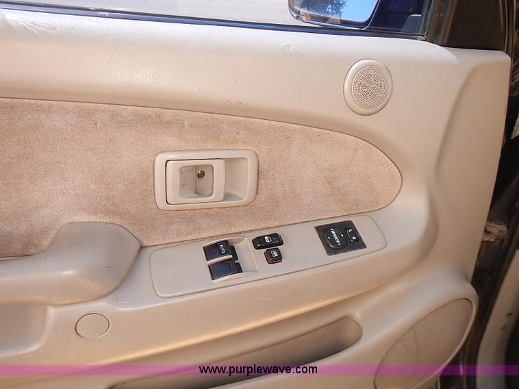 image for item I3506 2002 Toyota Tacoma pickup