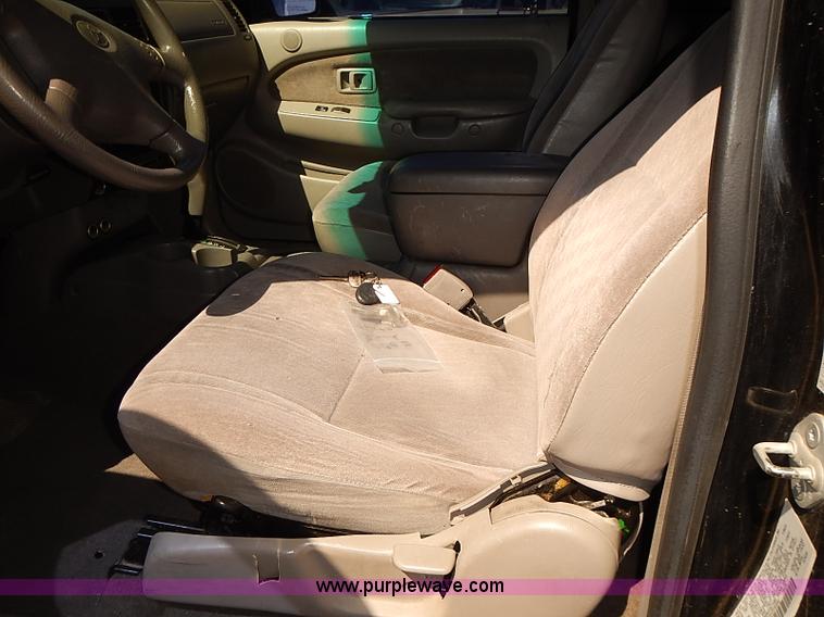 image for item I3506 2002 Toyota Tacoma pickup