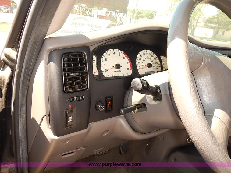 image for item I3506 2002 Toyota Tacoma pickup