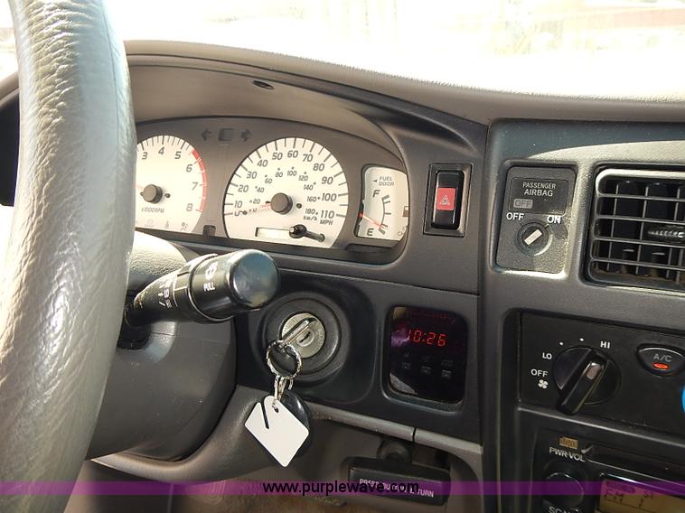 image for item I3506 2002 Toyota Tacoma pickup