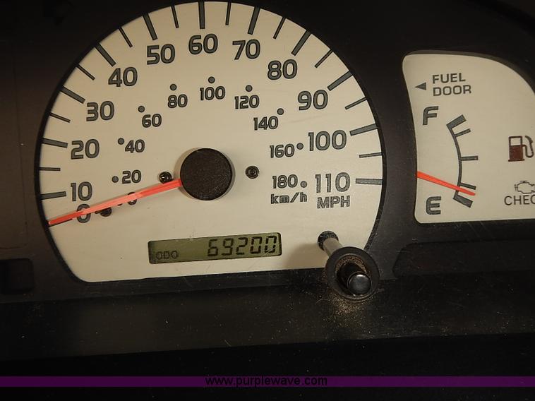 image for item I3506 2002 Toyota Tacoma pickup