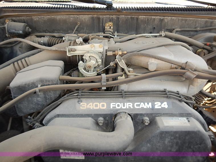 image for item I3506 2002 Toyota Tacoma pickup