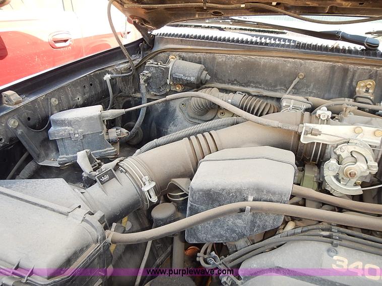 image for item I3506 2002 Toyota Tacoma pickup