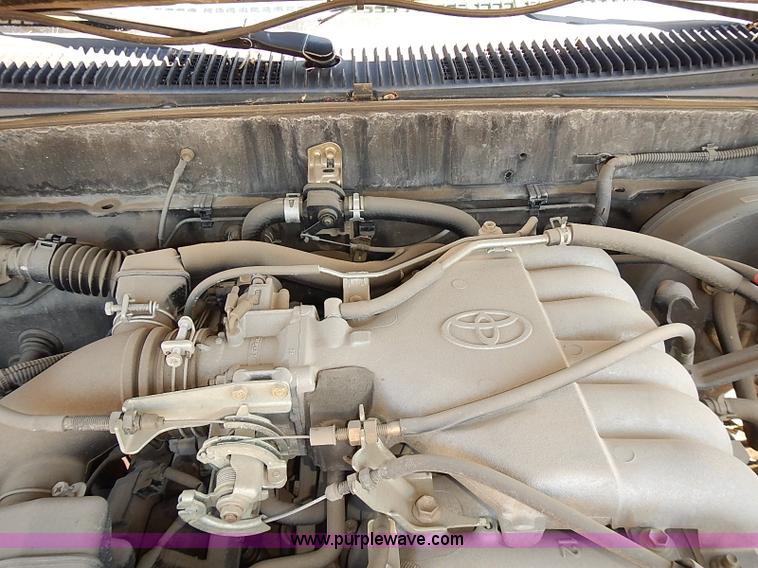 image for item I3506 2002 Toyota Tacoma pickup