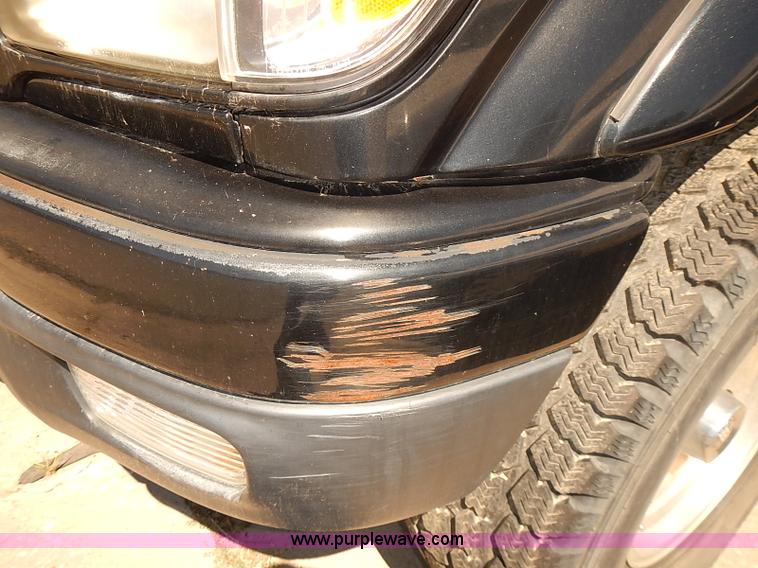 image for item I3506 2002 Toyota Tacoma pickup