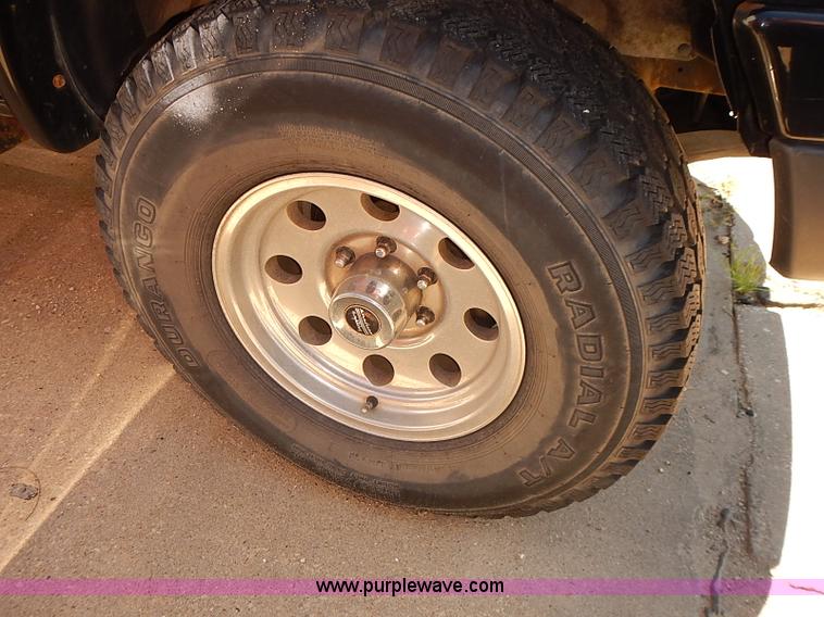 image for item I3506 2002 Toyota Tacoma pickup