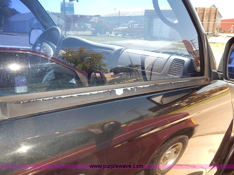 image for item I3506 2002 Toyota Tacoma pickup