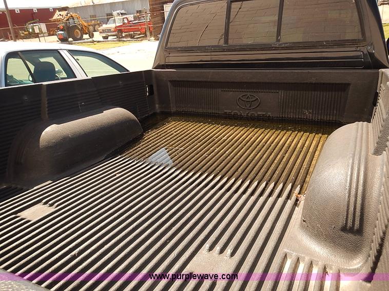 image for item I3506 2002 Toyota Tacoma pickup